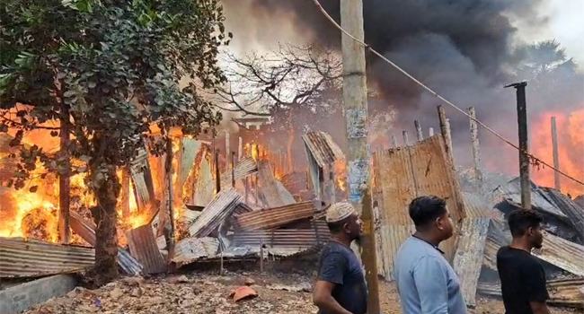 গাজীপুরে ঝুটের গুদাম ও বাড়িতে আগুন