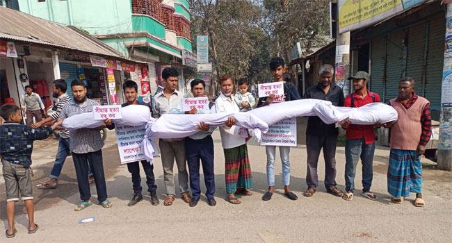সীমান্তে বাংলাদেশী নাগরিক হত্যা বন্ধে প্রতীকী লাশের মিছিল এখন পাটগ্রামে