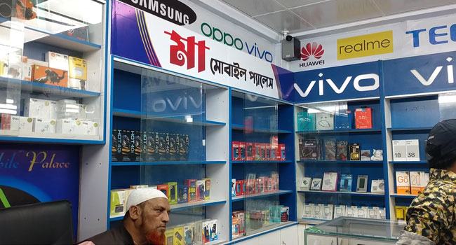 দিন দুপুরে তালা কেটে মোবাইলের দোকানে চুরি