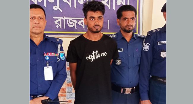 শরীফকে হত্যার পর রক্ত দেখে ভয় পেয়ে টাকা না নিয়েই চলে যায় ঘাতক তরিকুল