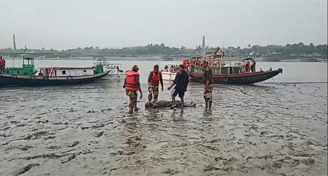 সাতক্ষীরা সীমান্তের ইছামতি নদী থেকে বিএসএফ সদস্যের লাশ উদ্ধার