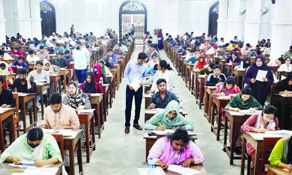 ঢাবি খ ইউনিটের ভর্তি পরীক্ষা অনুষ্ঠিত