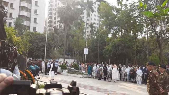 পিলখানা হত্যাকাণ্ডে শহীদদের প্রতি শ্রদ্ধা নিবেদন