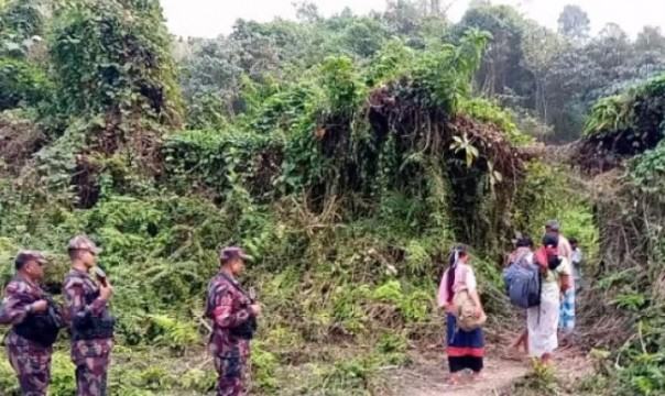 রোহিঙ্গাদের বাংলাদেশে ঢোকার চেষ্টা অব্যাহত