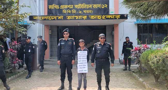 পাবনায় জেল সুপার পরিচয়ে কারাবন্দীর স্বজনদের সাথে প্রতারণা, গ্রেফতার ২