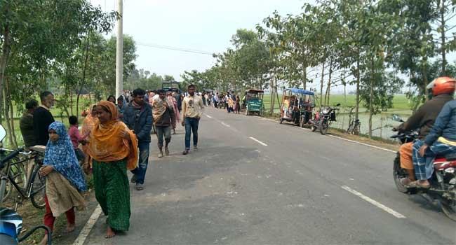 জয়পুরহাটে ট্রাকচাপায় ভ্যানচালক নিহত