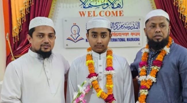 শবে বরাতে ১ বৈঠকে নির্ভুলভাবে কোরআন মুখস্ত শোনাল ১২ বছরের শিশু (ভিডিও)
