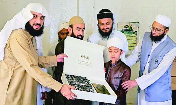 পাকুন্দিয়ার হাফেজ সাদাফকে সৌদি শেখের উপহার