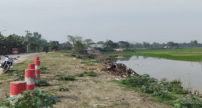 ভরাট আর দখলের কবলে ঐতিহাসিক পাথরঘাটা খাল