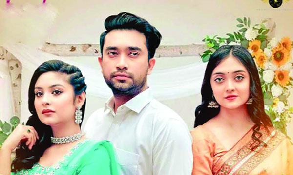 ‘লাভ লাইন’-এ মুগ্ধতা ছড়াচ্ছেন তারা