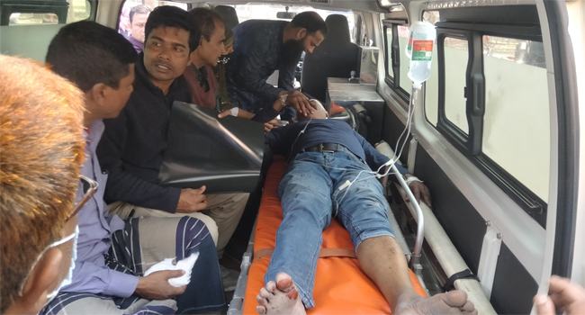 নবাবগঞ্জে ফরেস্টের জায়গায় বাড়ি নির্মাণের সময় হামলা, আহত ২