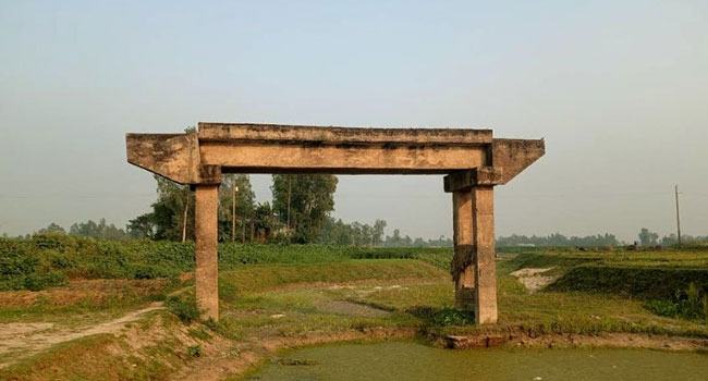 ২৫ বছর চার পায়ে দাঁড়িয়ে গোলডোবা খাল সেতু