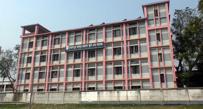 সিরাজদিখানে ৮ শিক্ষার্থীর চুল কেটে দেয়ায় শিক্ষিকা বরখাস্ত