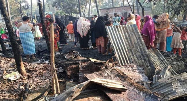 চকরিয়ায় ভয়াবহ আগুনে ৭টি বসতবাড়ি পুড়ে ছাই