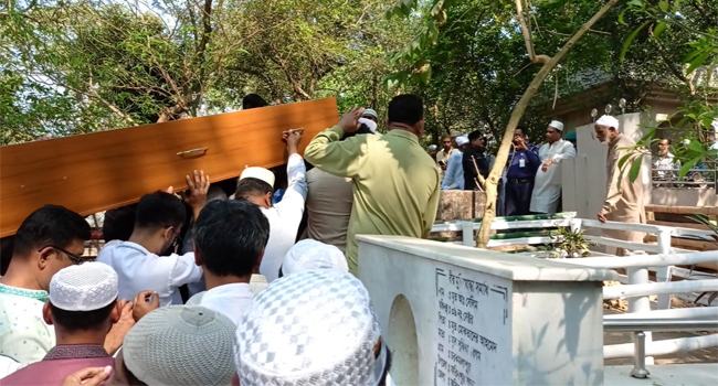 বেইলি রোডে আগুন : মেয়ের বাঁচার আকুতি রাখতে পারেননি এডিআইজি শামীম