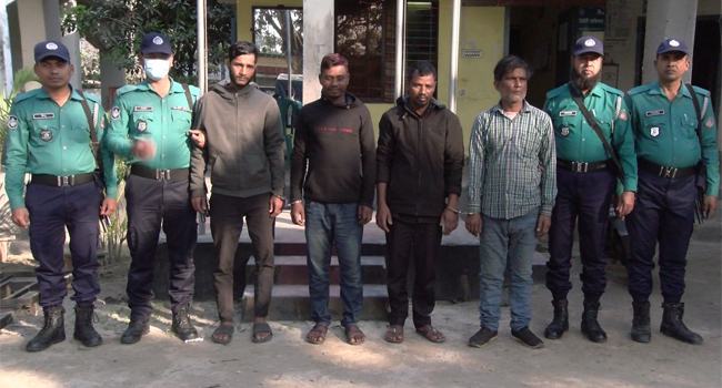 জুসের সাথে চালককে ঘুমের ওষুধ খাইয়ে অটো ছিনতাই, গ্রেফতার ৩