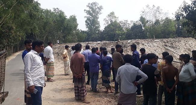 সংবাদ প্রকাশের পর বালুদস্যুদের বিরুদ্ধে প্রশাসনের অভিযান
