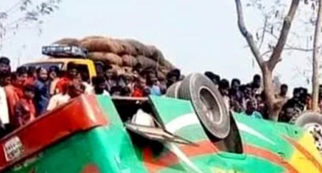 ঠাকুরগাঁওয়ের পিকনিকের বাস দুর্ঘটনা, শিশুসহ আহত ৫৫