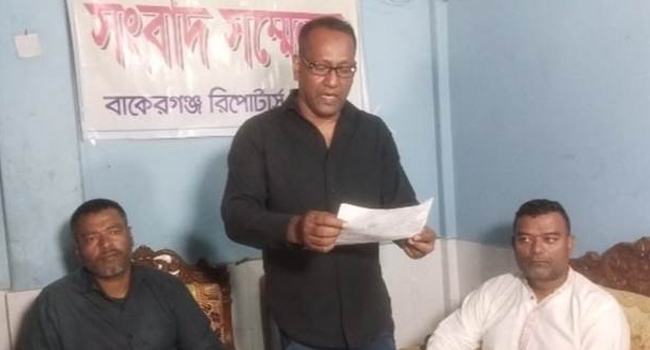 বাকেরগঞ্জে হয়রানী করার প্রতিবাদে সংবাদ সম্মেলন ভুক্তভোগীর