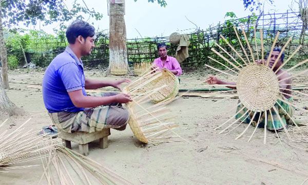 চৌগাছায় বিলুপ্তির পথে বাঁশ শিল্প