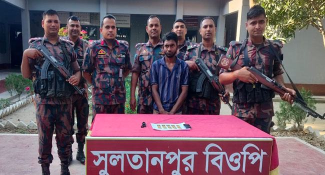 দর্শনা সীমান্তে কোটি টাকার স্বর্ণেরবারসহ যুবক আটক