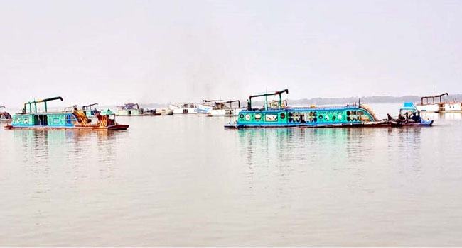 ‘আগুনমুখা নদী থেকে অবৈধভাবে বালু উত্তোলন’