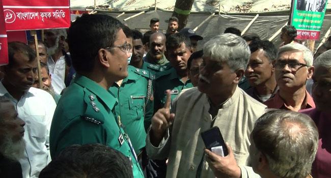 রংপুরে তিস্তা কৃষক সমাবেশ করতে দেয়নি পুলিশ
