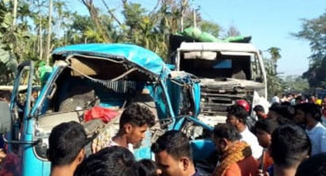 লক্ষ্মীপুরে ড্রামট্রাক-পিকআপভ্যান সংঘর্ষে হতাহত ৩