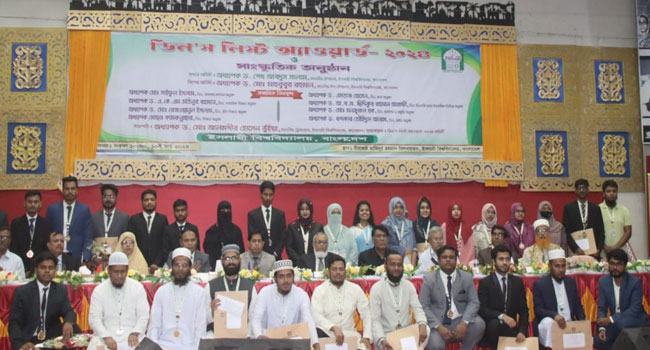 ডিন'স অ্যাওয়ার্ড পেলেন ইবি'র ৩৩ শিক্ষার্থী