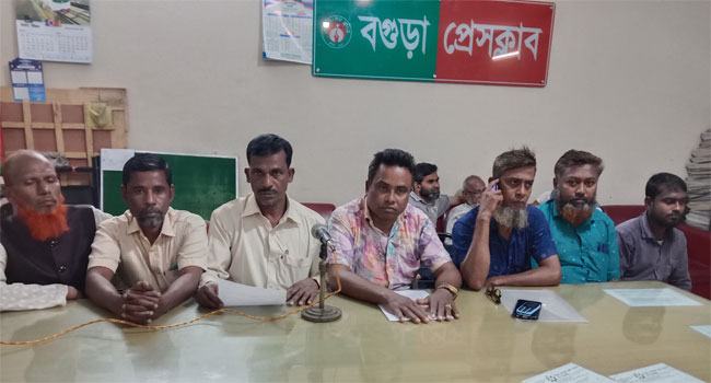 বগুড়ায় স্বেচ্ছাসেবক লীগ নেতার বিরুদ্ধে আ’লীগ নেতার সংবাদ সম্মেলন