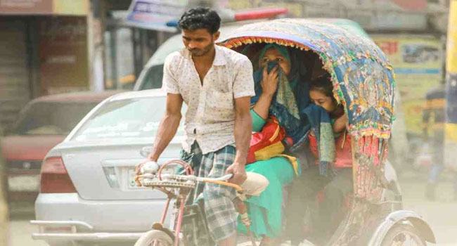 আজ সকালে বিশ্বের দ্বিতীয় দূষিত বাতাস ঢাকার