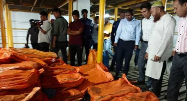 সোনারগাঁয়ে কোল্ড স্টোরেজ থেকে মেয়াদোত্তীর্ণ ১৪ টন খেজুর জব্দ