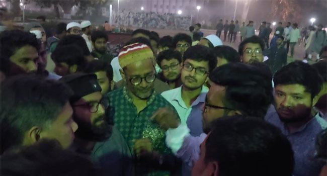 নানা নাটকীয়তায় রাবিতে গণ-ইফতার অনুষ্ঠিত