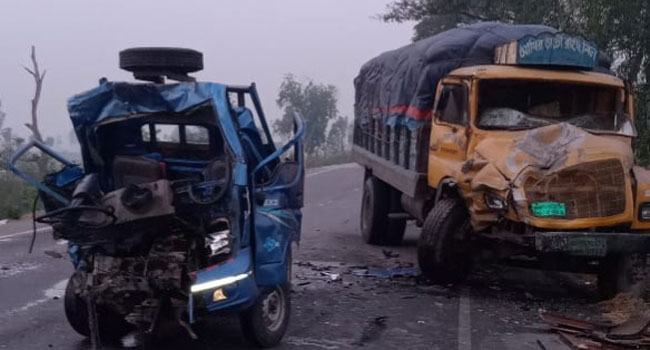 তাড়াশে ট্রাক ও পিকআপভ্যানের সংঘর্ষে নিহত ১