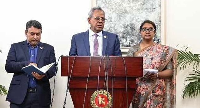 জলদস্যুদের কবলে পড়া জাহাজের ২৩ নাবিকের অবস্থা জানালেন এমএইউ সচিব