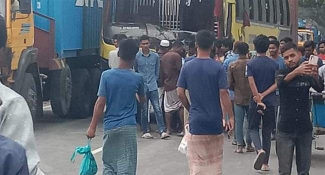 মিরসরাইয়ে ২ বাসের সংঘর্ষে ৩০ যাত্রী আহত