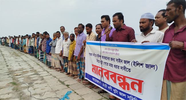 পায়রা নদীতে খুটা জাল উচ্ছেদ, মাছ ধরার অনুমতির দাবি জেলেদের