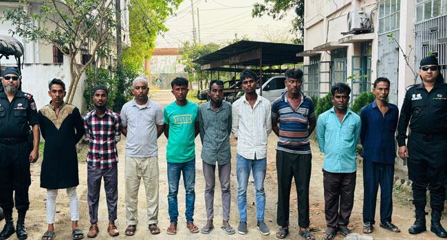 পরিবহনে চাঁদাবাজি : ফেনীতে র‌্যাবের হাতে গ্রেফতার ৯