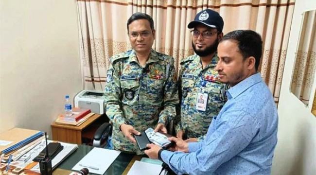সিলেট ওসমানী বিমানবন্দরে রিয়ালসহ প্রবাসীর ব্যাগ চুরি, আরেক প্রবাসী আটক