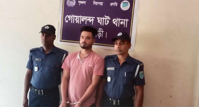 গোয়ালন্দে পুলিশ সেজে গাড়িতে ছিনতাই চক্রের সদস্য আটক