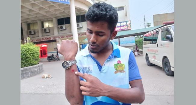 ফেনী কলেজে সাধারণ ছাত্রদের ইফতার পণ্ড করল ছাত্রলীগ