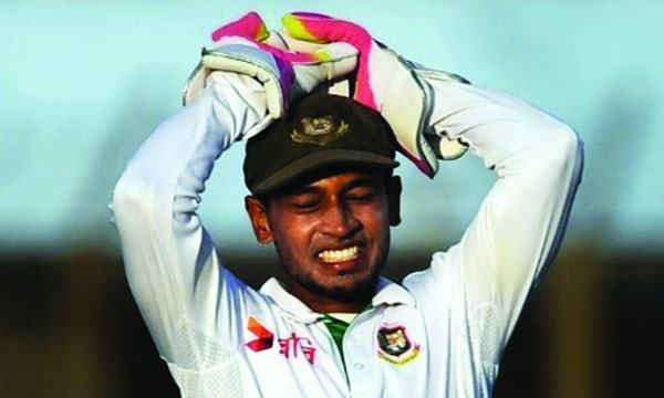 টেস্ট সিরিজ থেকে ছিটকে গেলেন মুশফিক
