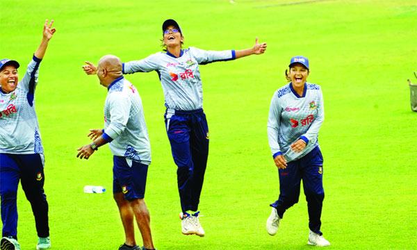 স্বাগতিক সুবিধা নিতেই মুখিয়ে নিগার