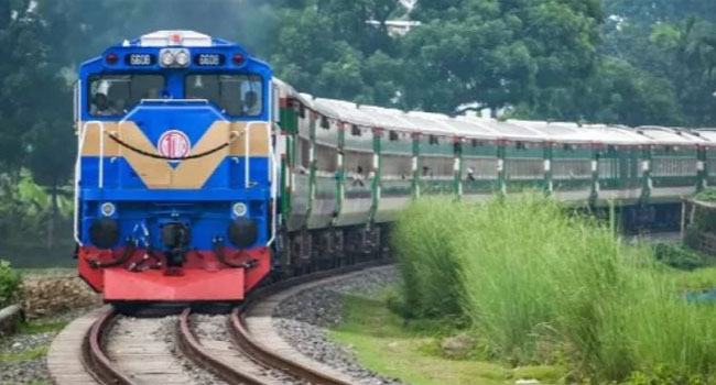 ঢাকার সাথে ৩ ঘণ্টা পর উত্তর-দক্ষিণের ট্রেন চলাচল স্বাভাবিক