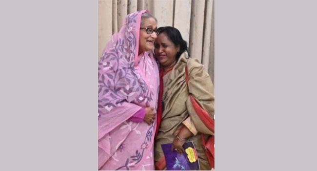 আইভীকে কাছে পেয়ে বুকে টেনে নিলেন প্রধানমন্ত্রী
