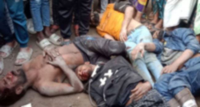 নারায়ণগঞ্জে ছিনতাইয়ের অভিযোগে ৪ জনকে গণধোলাই
