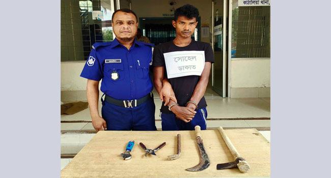 কাঁঠালিয়ায় আন্তঃজেলা ডাকাত দলের সদস্য গ্রেফতার