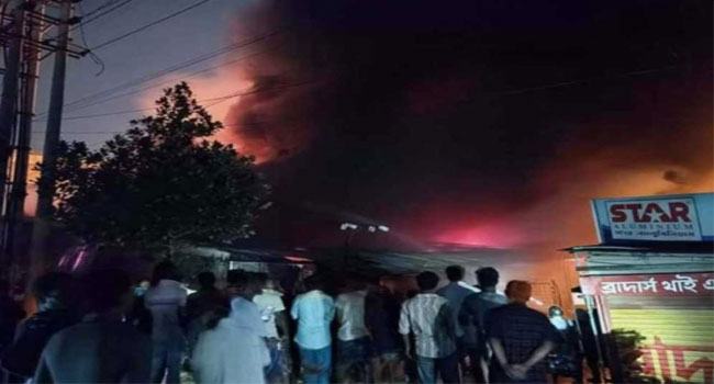 নারায়ণগঞ্জের ভুলতায় কাঁচাবাজারে আগুন নিয়ন্ত্রণে