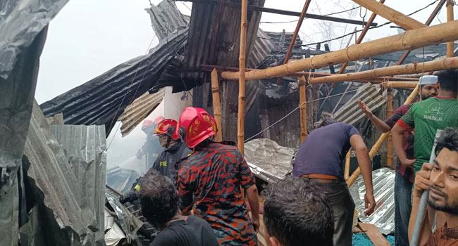বনানী বস্তির আগুন নিয়ন্ত্রণে