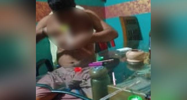 লক্ষ্মীপুরে ইউপি সদস্যের ইয়াবা সেবনের ছবি ভাইরাল